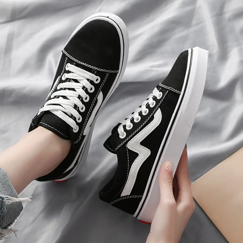 Jeunes étudiants garçons fille - Vans Shoes Old Skool avis et prix